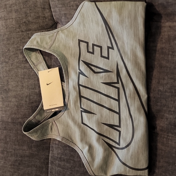 NWT Nike Large Sports Bra - Picture 1 of 3